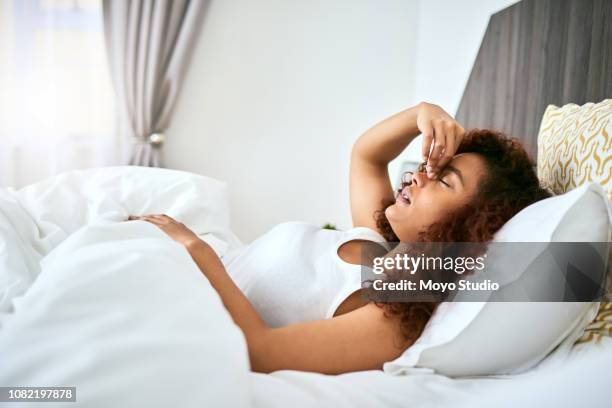 gefühl verstopfte - nasennebenhöhle stock-fotos und bilder