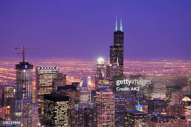 downtown chicago skyline at dusk - willis tower stock pictures, royalty-free photos & images