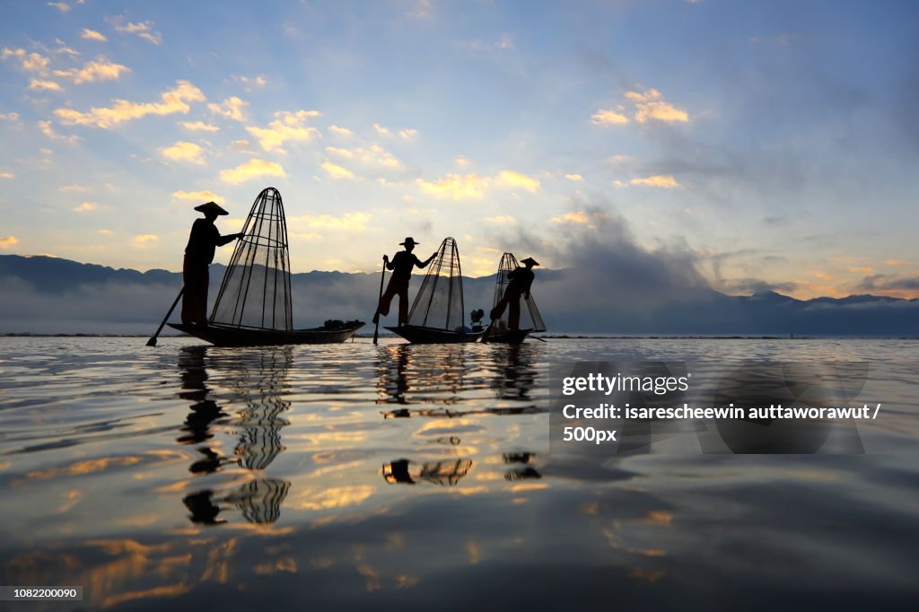 Sunrise of life in inle lake