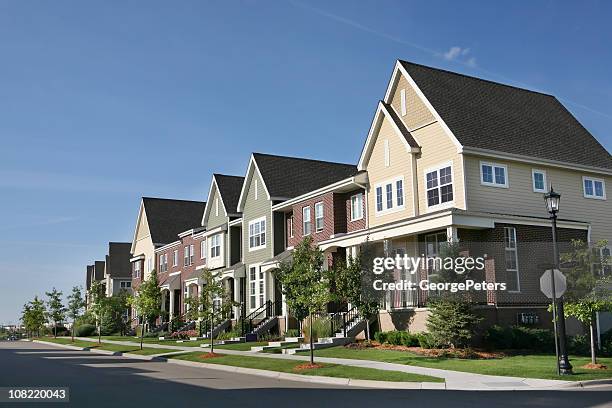 row of suburban townhouses on summer day - suburban housing stock pictures, royalty-free photos & images