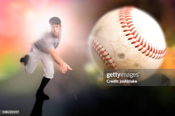 a baseball player throwing a ball - 投手 個照片及圖片檔