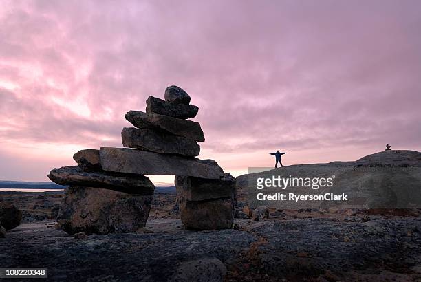 arctic inukshuk, baffin island. - iqaluit stock pictures, royalty-free photos & images