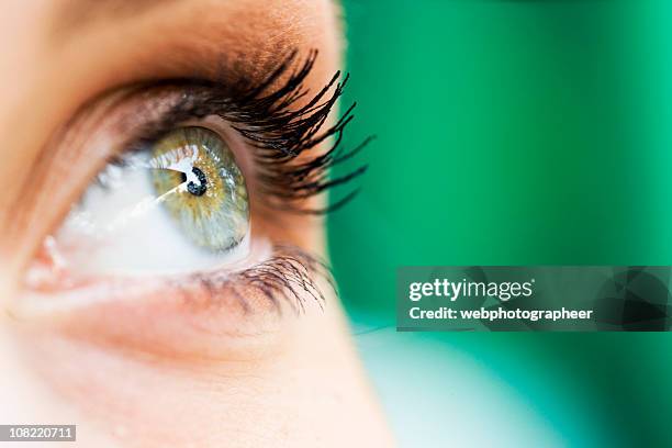 auge xxl - woman looking up sideview stock-fotos und bilder