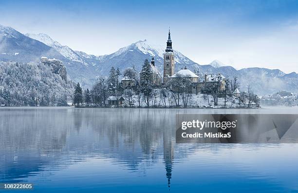 lago bled - eslovenia fotografías e imágenes de stock