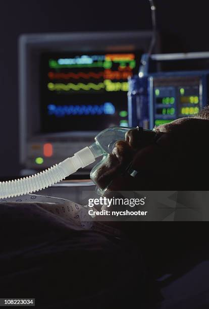 icu patient - icu stockfoto's en -beelden