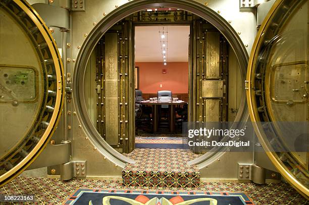 conference room behind large metal vault doors - premium access 個照片及圖片檔