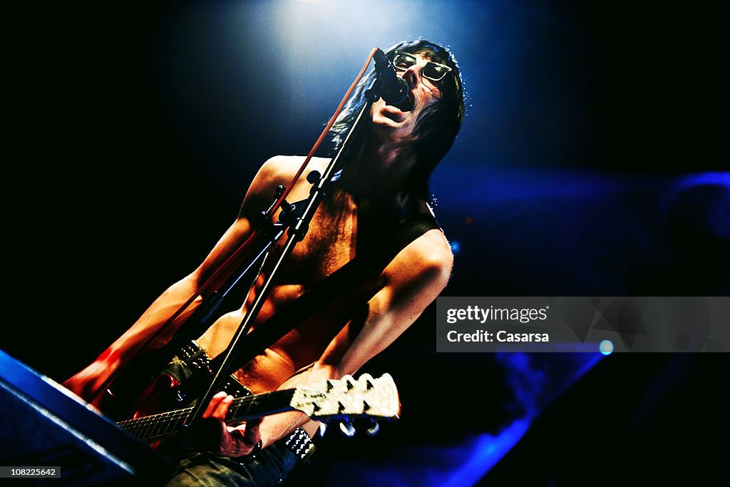 Guitarrista em show de Rock no palco, Low Key