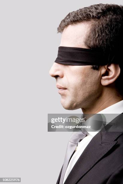 businessman blindfolded - blinddoek stockfoto's en -beelden