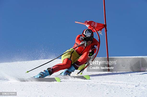 eslalon gigante práctica - slalom skiing fotografías e imágenes de stock