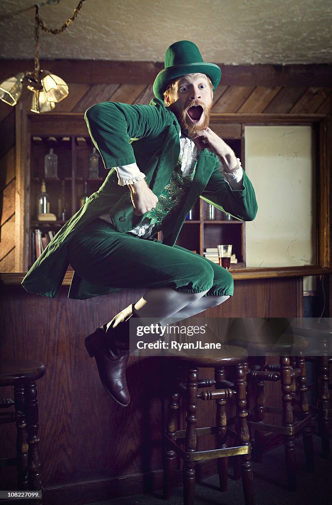 Dançar irlandês carácter/Duende Homem no Pub