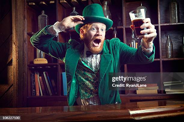 irish character / leprechaun celebrating with pint of beer - leprechaun stockfoto's en -beelden