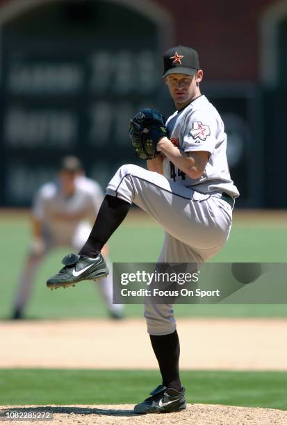 Roy Oswalt of the Houston Astros pitches against the San Francisco Giants during an Major League Baseball game August 6, 2005 at AT&T Park in San...