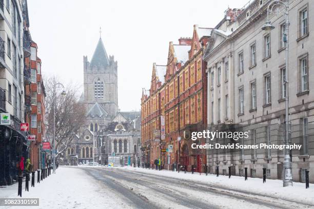 christchurch cathedral in the snow in dublin city, ireland - ireland winter stock pictures, royalty-free photos & images