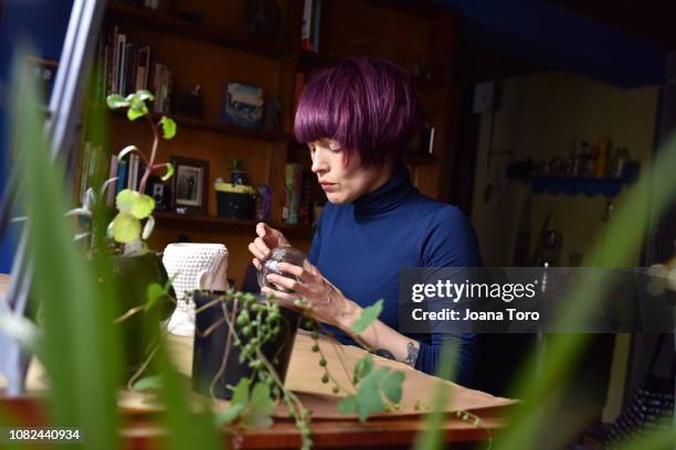 woman working in her own business - showus yoga stock pictures, royalty-free photos & images