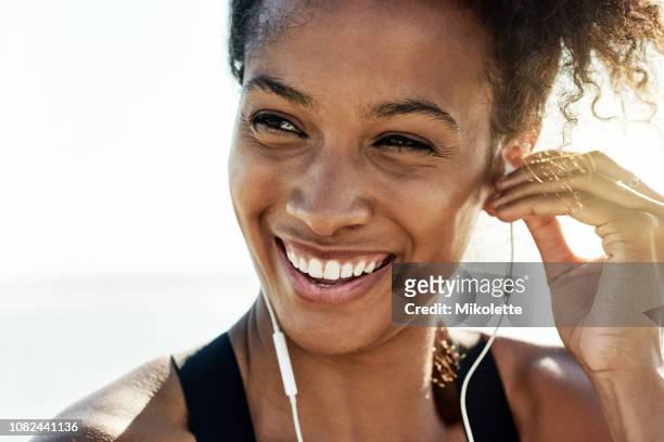 the healthier i am the happier i feel - women working out stock pictures, royalty-free photos & images