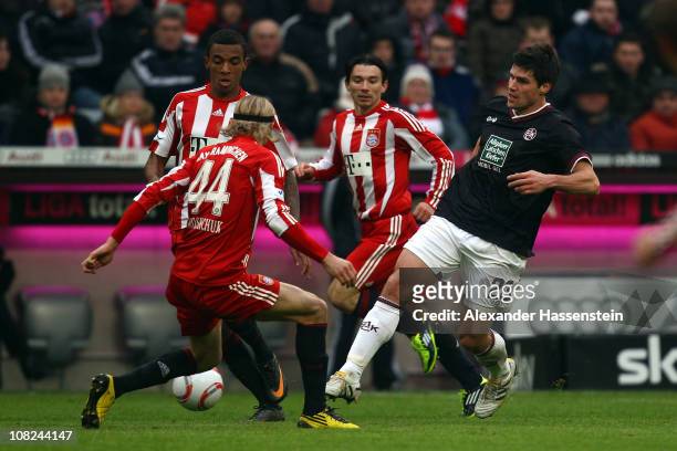 Florian Dick of Kaiserslautern battles for the ball with Anatoliy Tymoshchuk of Muenchen and his team mates Danijel Pranjic and Luiz Gustavo during...