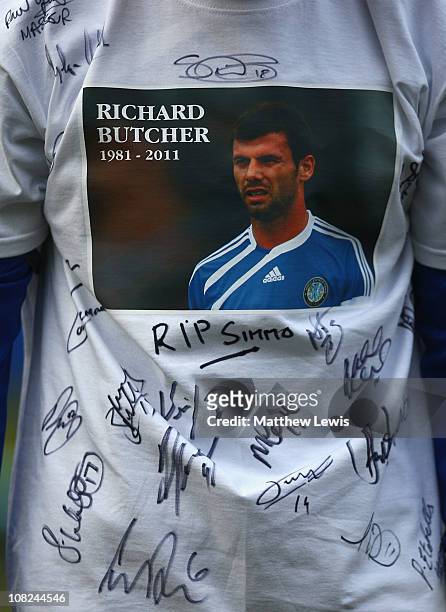 Paul Morgan, captain of Macclesfield Town wears a t-shirt in memory of former player Richard Butcher during the npower League Two match between...