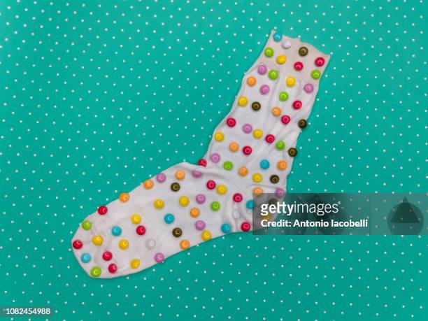 polka dot socks green - la befana imagens e fotografias de stock