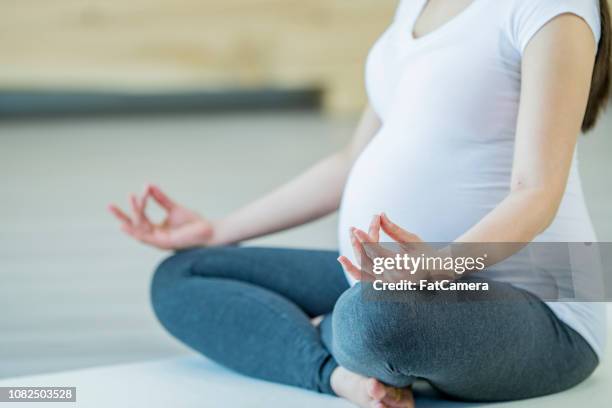 meditation - prenatal yoga stock pictures, royalty-free photos & images
