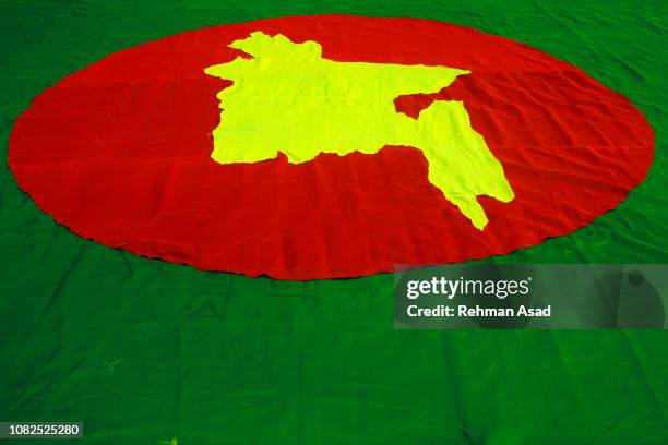 national flag of bangladesh - bangladesh national flag stock-fotos und bilder