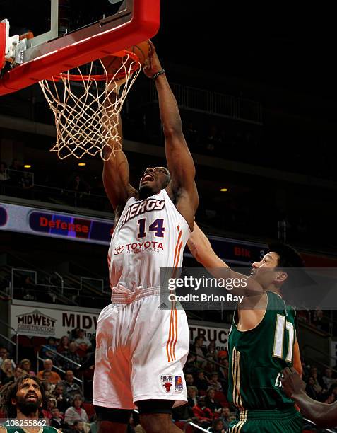 Othyus Jeffers of the Iowa Energy dunks the ball in front of Jeremy Lin of the Reno Bighorns during their game at the Wells Fargo Arena on January...