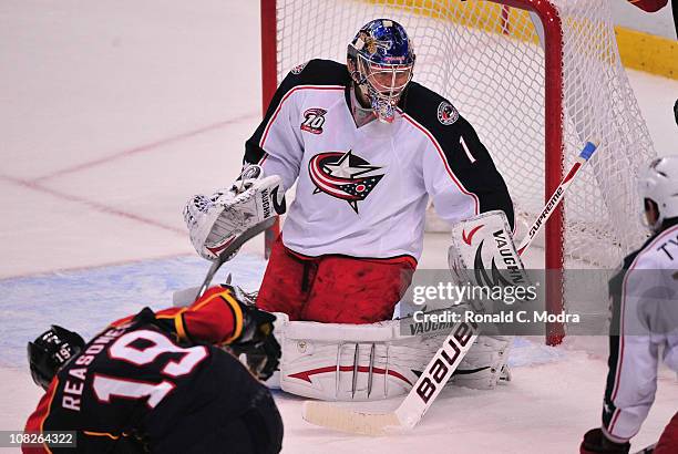 Goaltender Steve Mason of the Columbus Blue Jackets defends the net during a NHL game against the Florida Panthers at the BankAtlantic Center on...