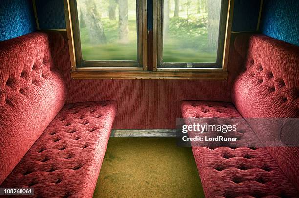 old train compartment - treincoupé stockfoto's en -beelden