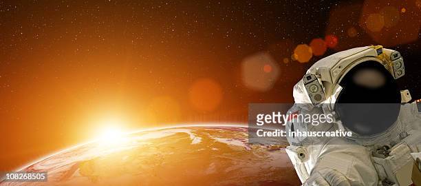 astronauta de espacio - paseo espacial fotografías e imágenes de stock
