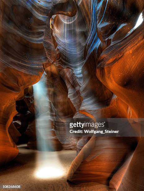 beam inside the upper antelope canyon - upper antelope canyon stockfoto's en -beelden