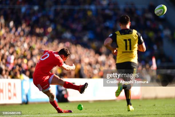 Dan Carter of Kobelco Steelers kicks a conversion during the Top League tournament final between Kobelco Steelers and Suntory Sungoliath at Prince...