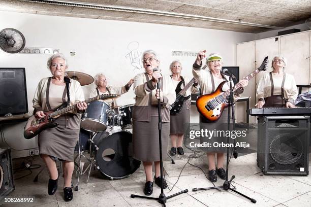 rock band - singer drummer stock pictures, royalty-free photos & images