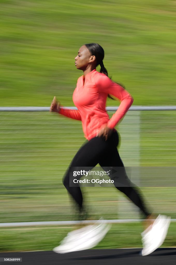 Afro-americana mulher correndo