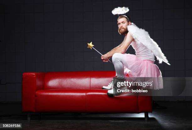 angel: costume uomo seduto sul divano, - fata foto e immagini stock