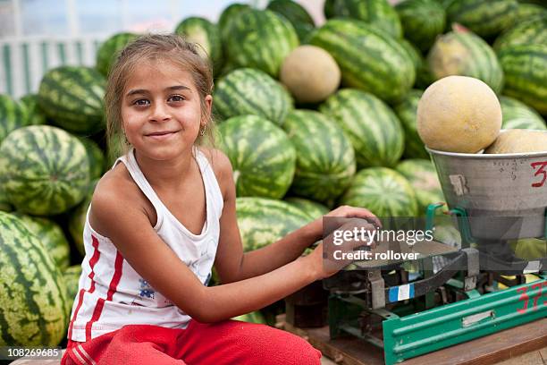 child kinderarbeit - kinderarbeit stock-fotos und bilder