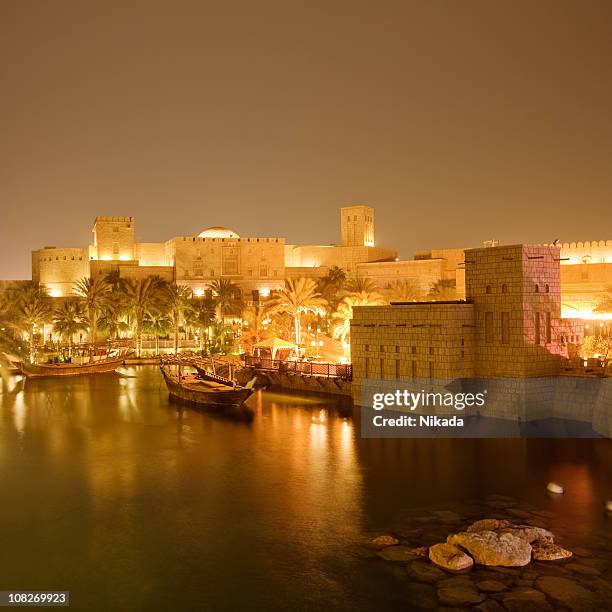 golden night - madinat jumeirah hotel stock pictures, royalty-free photos & images