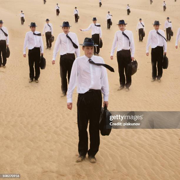 männer in sand series - cloning stock-fotos und bilder