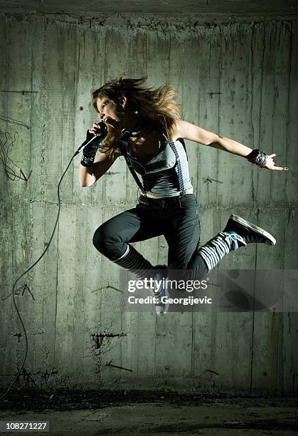 feminino punk cantor - punk rock - fotografias e filmes do acervo