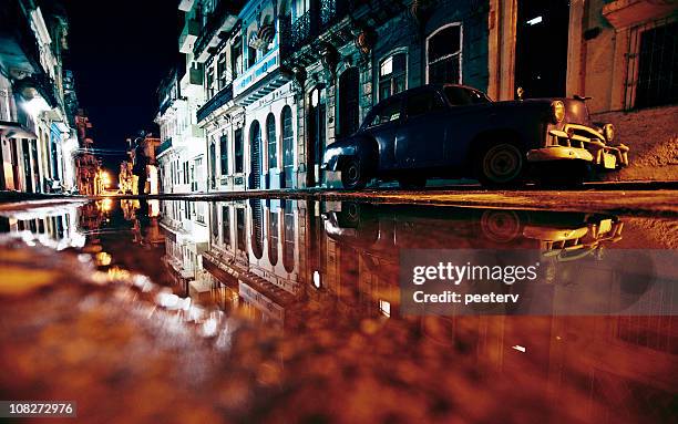 https://media.gettyimages.com/id/108272976/fr/photo/ruelle-sombre-reflections.jpg?s=612x612&w=gi&k=20&c=oFo1fJl5NoDuhZosxp26cDlzlUI9L0ABwFFOVnmBmao=