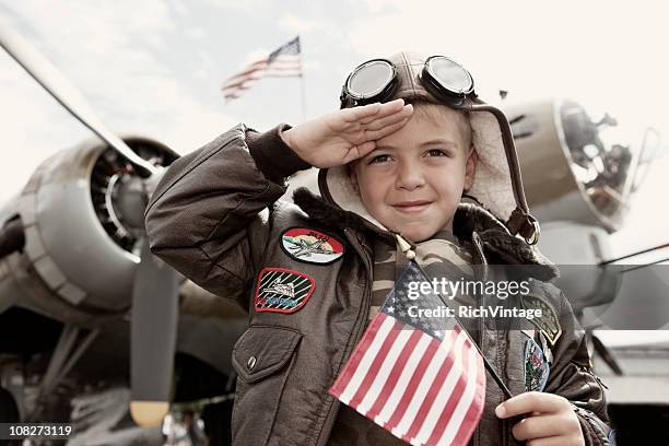 zweiten weltkrieg ehre - child saluting stock-fotos und bilder