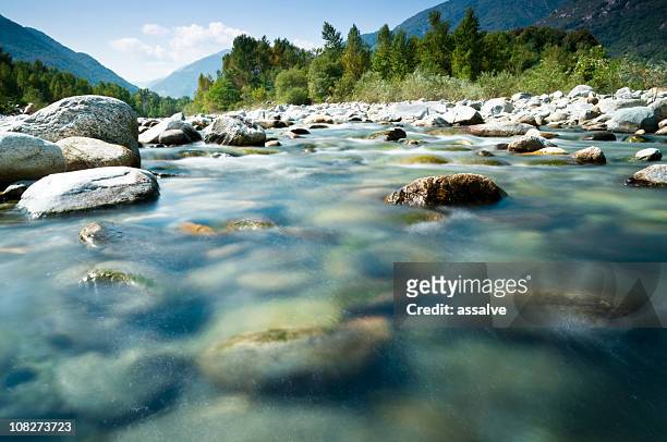fluvial topografie - running water stock-fotos und bilder