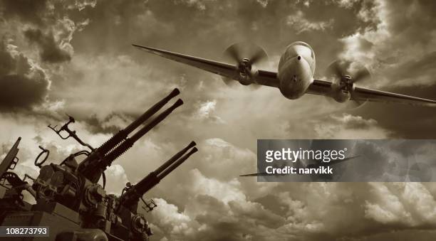 avions militaires volant de musculation et d'armes à feu - seconde guerre mondiale photos et images de collection