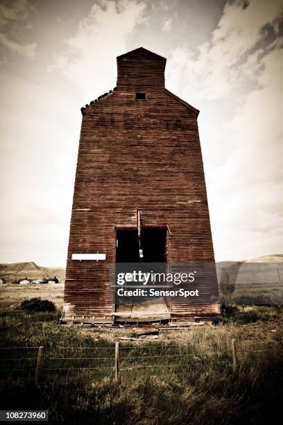 grain elevator - grain elevator stock pictures, royalty-free photos & images