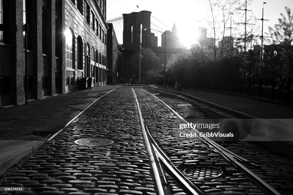 Deserta Ponte di Brooklyn mare tramonto, monocromatico