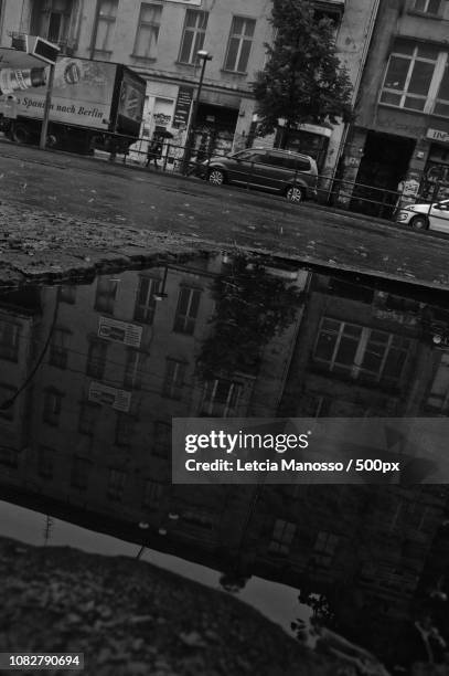 berlim, chuva - berlim stockfoto's en -beelden