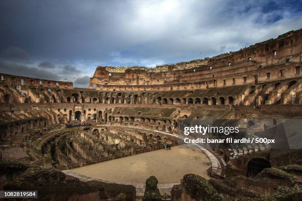 inside colosseum - banar fil ardhi stock-fotos und bilder