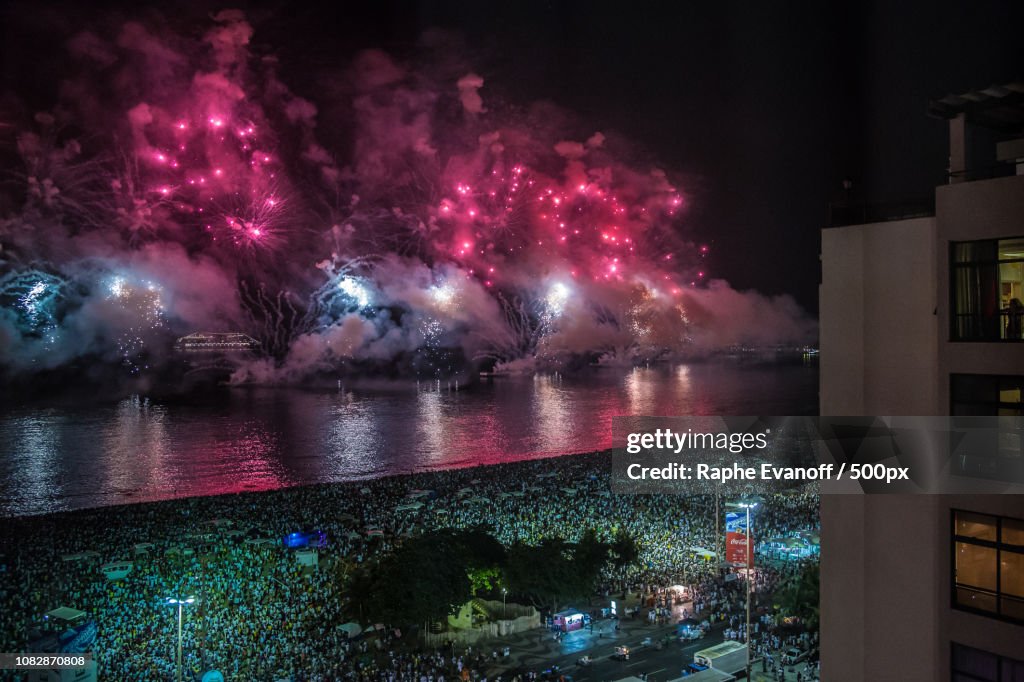 Fireworks and crowds at reveillon rio de janeiro 2014