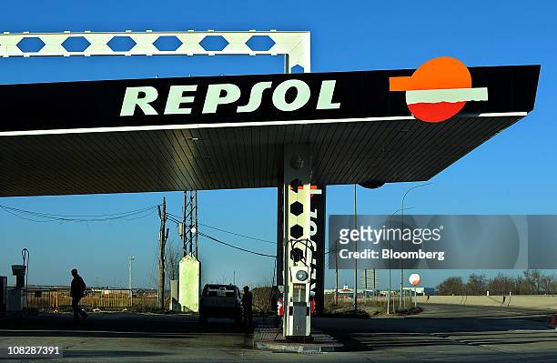 Customers fill their vehicles with fuel at a Repsol YPF SA gas station in Tembleque, Spain, on Saturday, Jan. 22, 2011. Repsol YPF SA, Spain's...