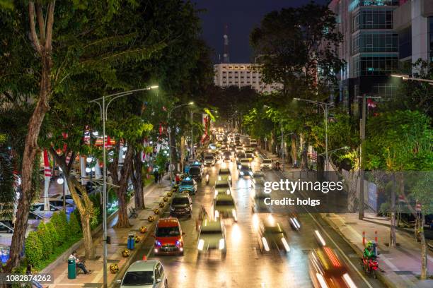 surabaya stad verkeer street, indonesië - surabaya stockfoto's en -beelden