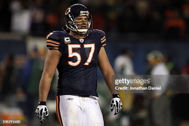 Olin Kreutz of the Chicago Bears looks on late in the fourth quarter against the Green Bay Packers in the NFC Championship Game at Soldier Field on...