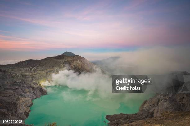 ijen crater crater, banyuwangi, indonesia - banyuwangi stock pictures, royalty-free photos & images